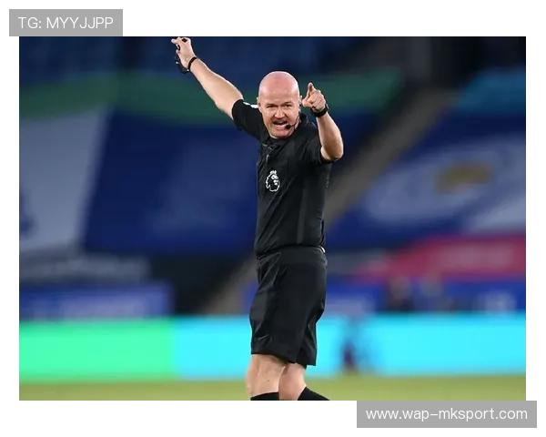 莫斯克拉禁区内手球送点，VAR回看确认判罚